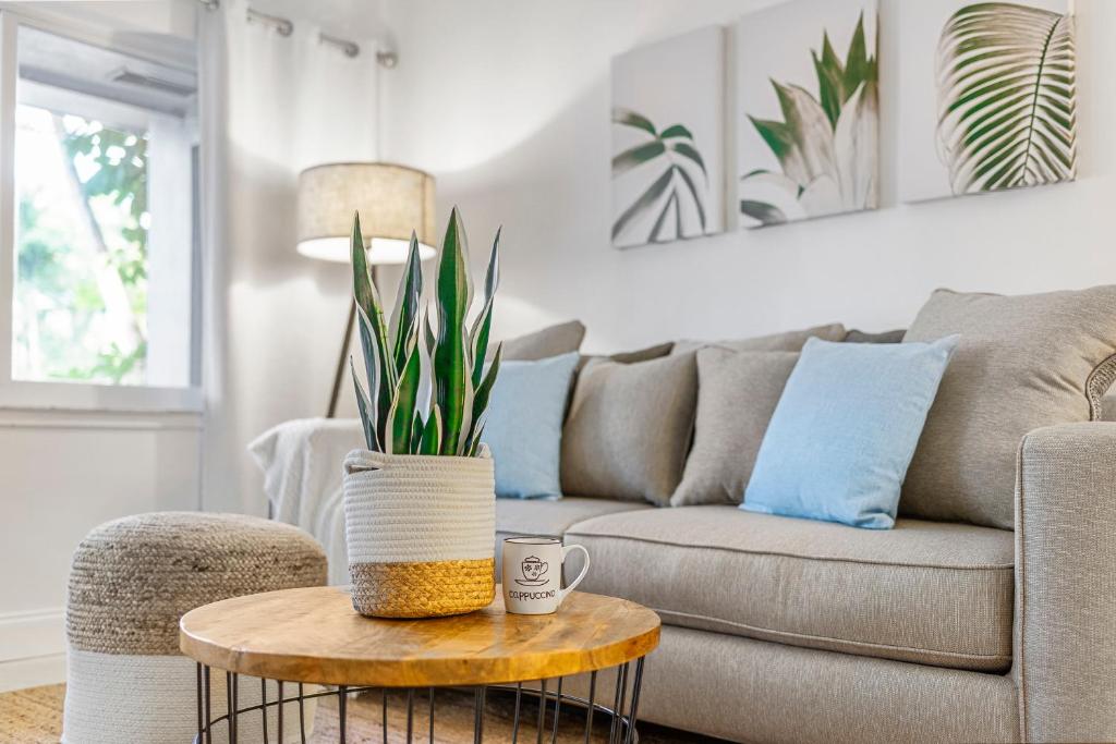 Alani Bay Premium Condos image