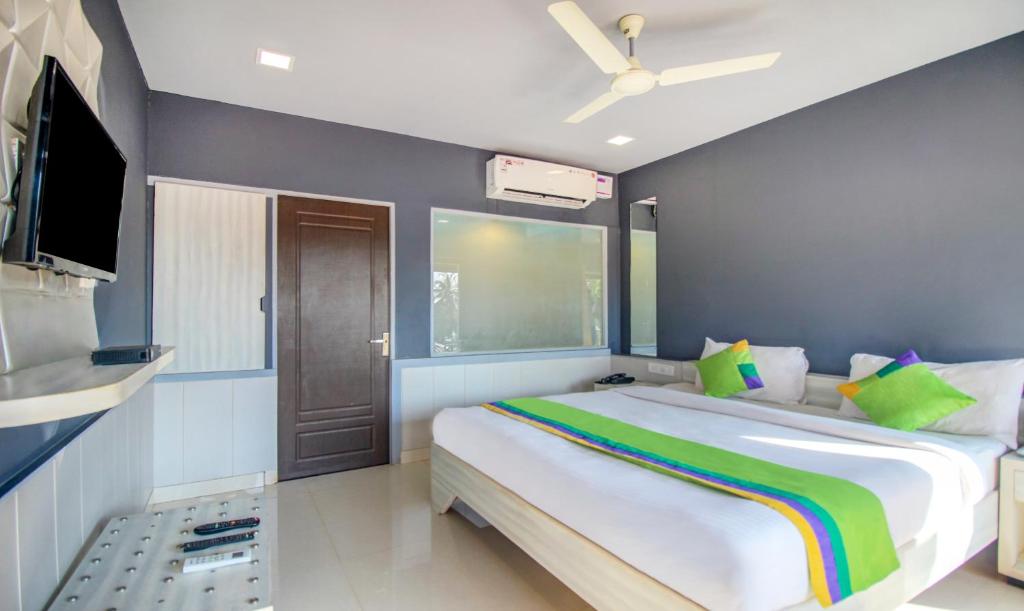 Двухместный (Двухместный номер Делюкс с 1 кроватью), FabHotel Ashwem Beach Resort