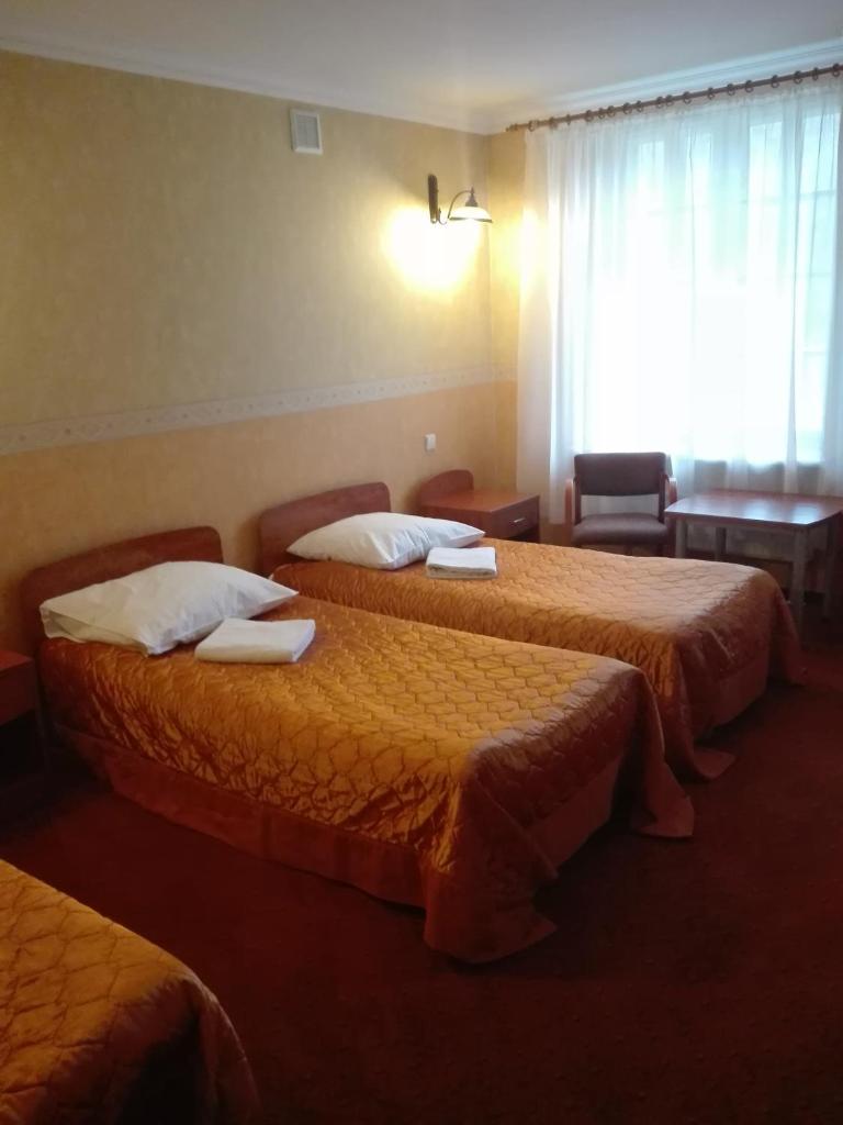 Roskosz Zespół Dworsko Parkowy photo 2