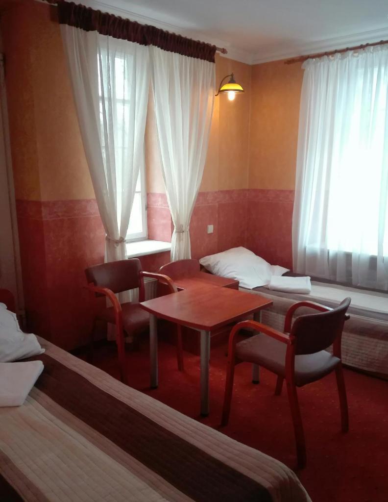Roskosz Zespół Dworsko Parkowy photo 1