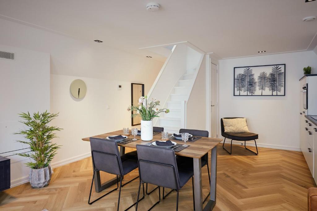Damrak Short Stay Amsterdam photo 1