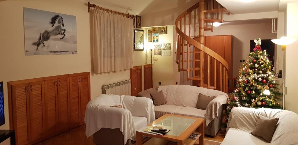 NOBLES APARTMENT 4****