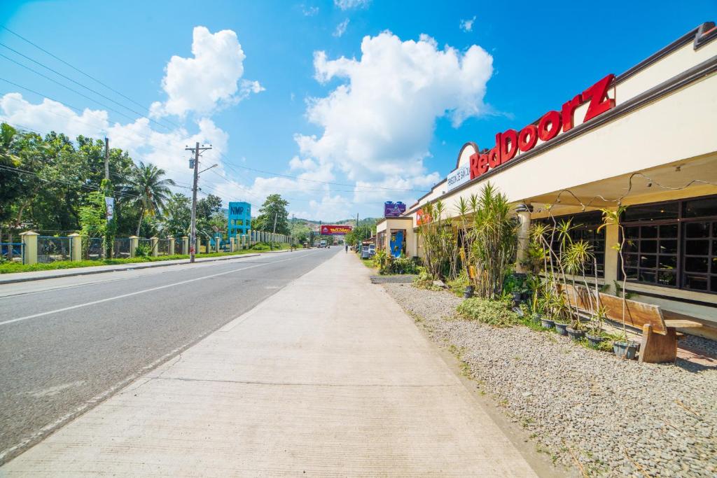 RedDoorz near San Juanico Bridge photo 1