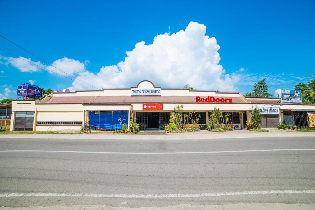 RedDoorz near San Juanico Bridge photo 2