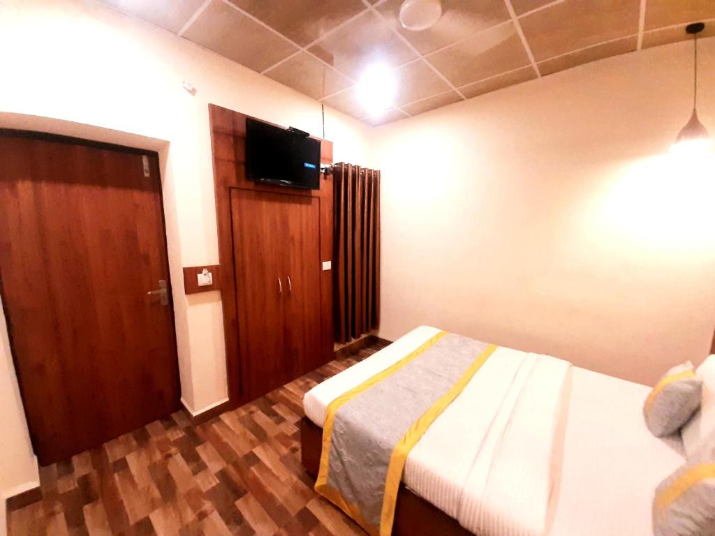 Двухместный (Улучшенный двухместный номер с 1 кроватью), Luxmi Hotel