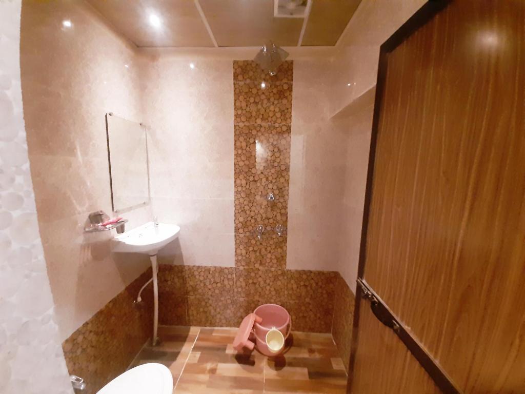 Двухместный (Улучшенный двухместный номер с 1 кроватью), Luxmi Hotel