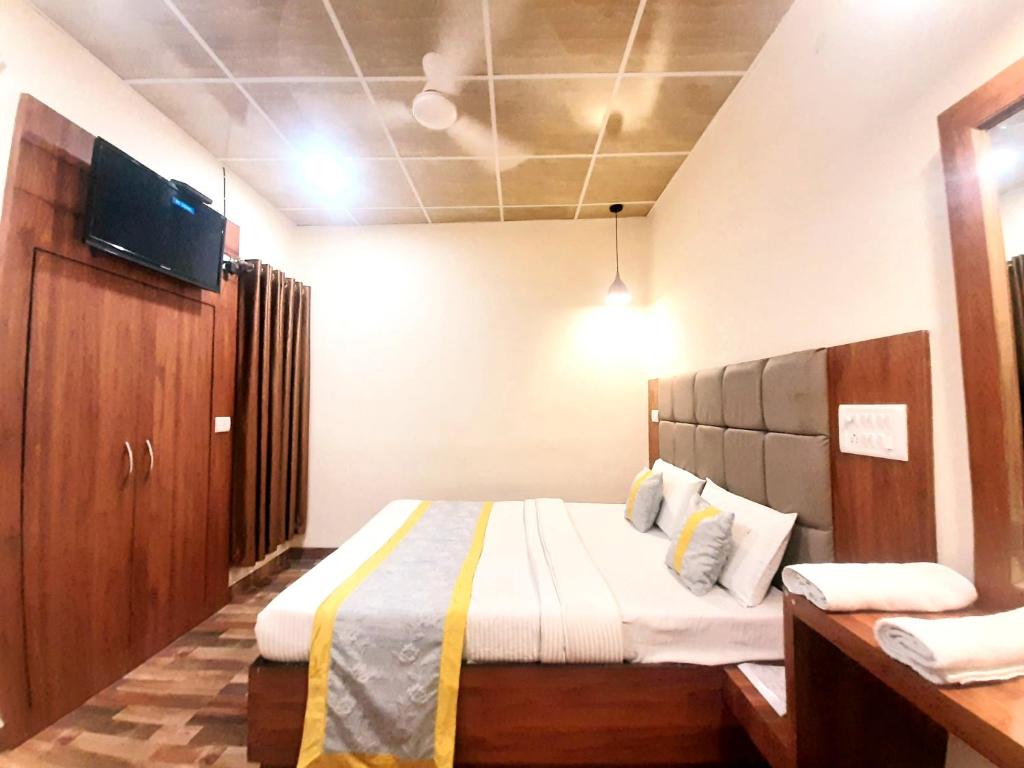 Двухместный (Улучшенный двухместный номер с 1 кроватью), Luxmi Hotel