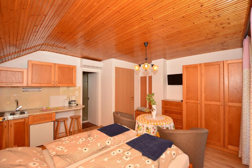 Апартаменты (Апартаменты-студио), Virágoskert Apartman