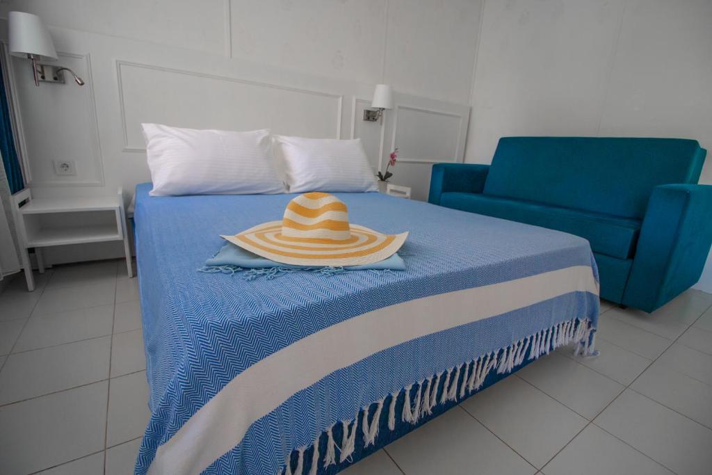Blue & White Hotel photo 3