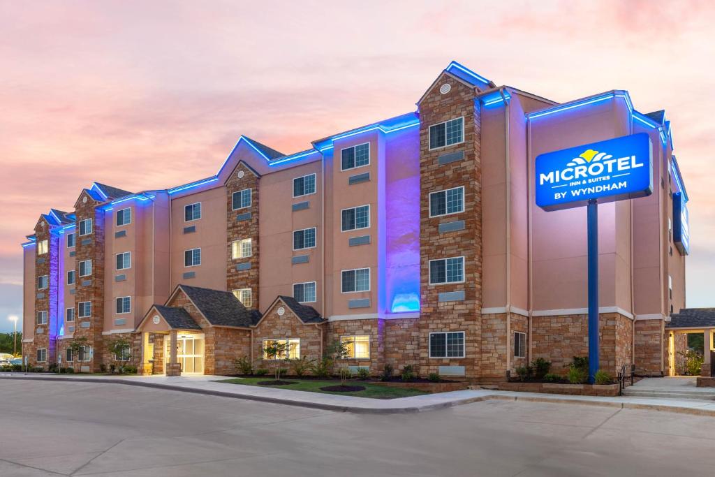 Microtel Inn & Suites by Wyndham College Station photo 1