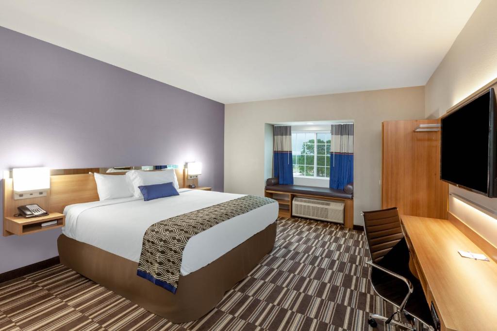 Microtel Inn & Suites by Wyndham College Station photo 2