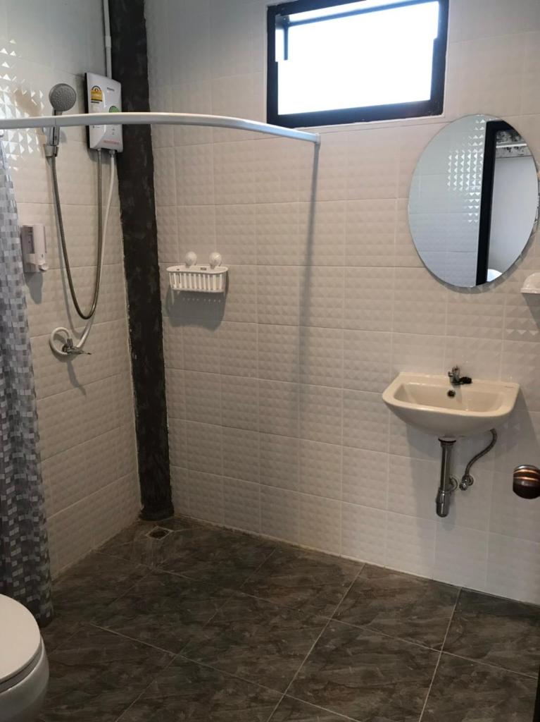 BAANYA HOMESTAY Ko Kret Room Type - Triple Room with Bathroom