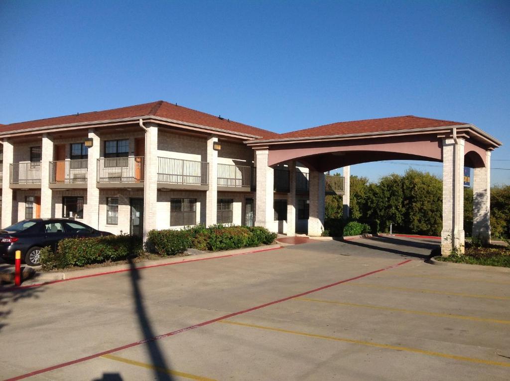 Heritage Inn Grand Prairie image