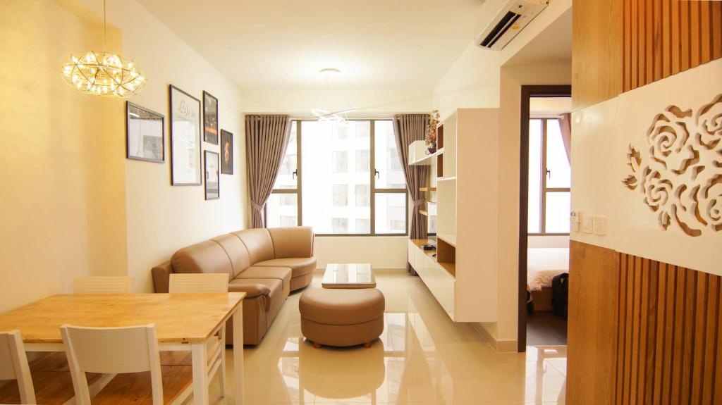 BIG APARTMENT FOR BIG GROUP NEAR BEN THANH MARKET