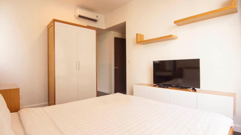 BIG APARTMENT FOR BIG GROUP NEAR BEN THANH MARKET