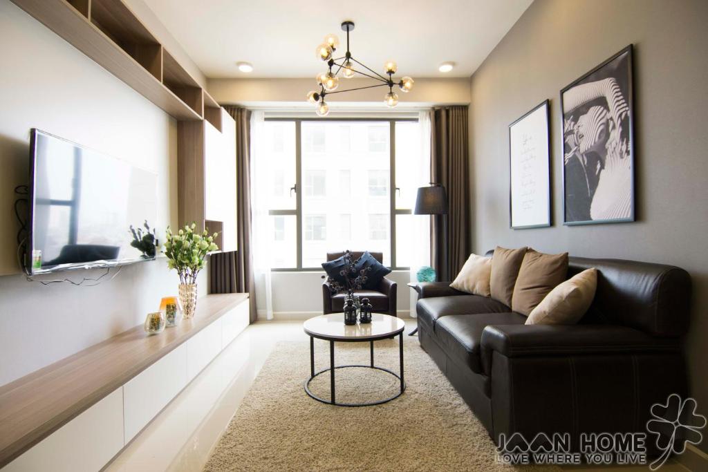 BIG APARTMENT FOR BIG GROUP NEAR BEN THANH MARKET