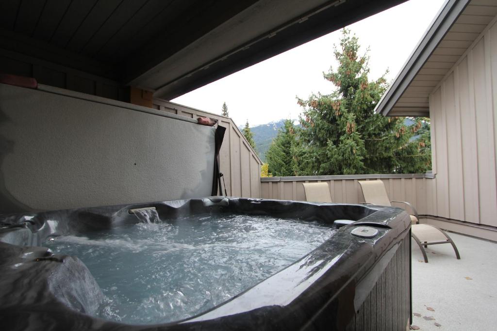 Glacier's Reach by Whistler Retreats photo 1