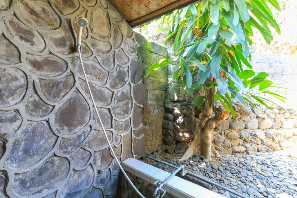 Hotel Tara Bar & Resto Air Sanih photo 4