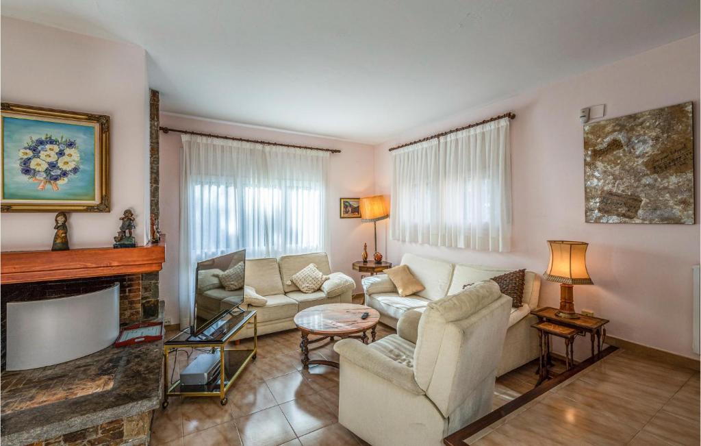 Stunning Home In Matadepera With 6 Bedrooms, Wifi And Outdoor Swimming Pool photo 1