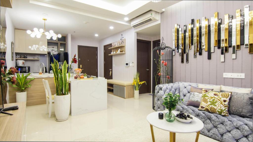 BIG APARTMENT FOR BIG GROUP NEAR BEN THANH MARKET