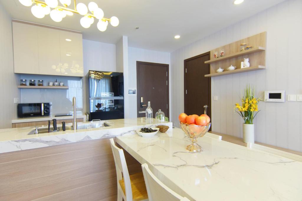 BIG APARTMENT FOR BIG GROUP NEAR BEN THANH MARKET