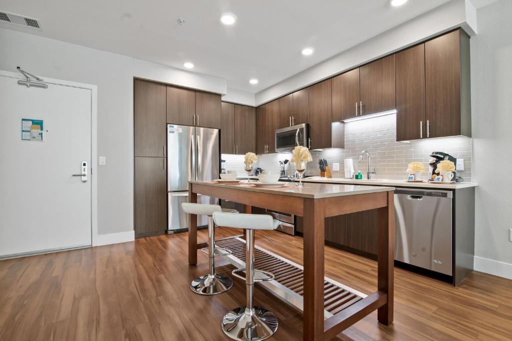 Global Luxury Suites at Downtown Mountain View photo 3