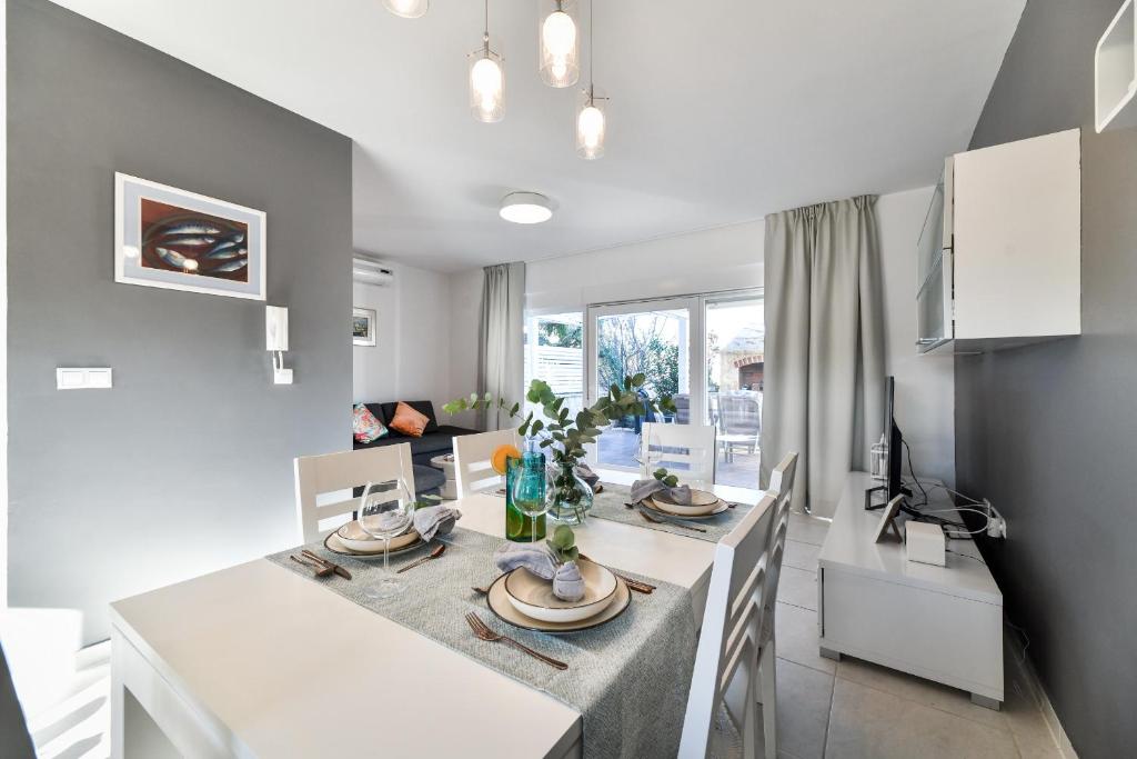 Deluxe Triplex Antea