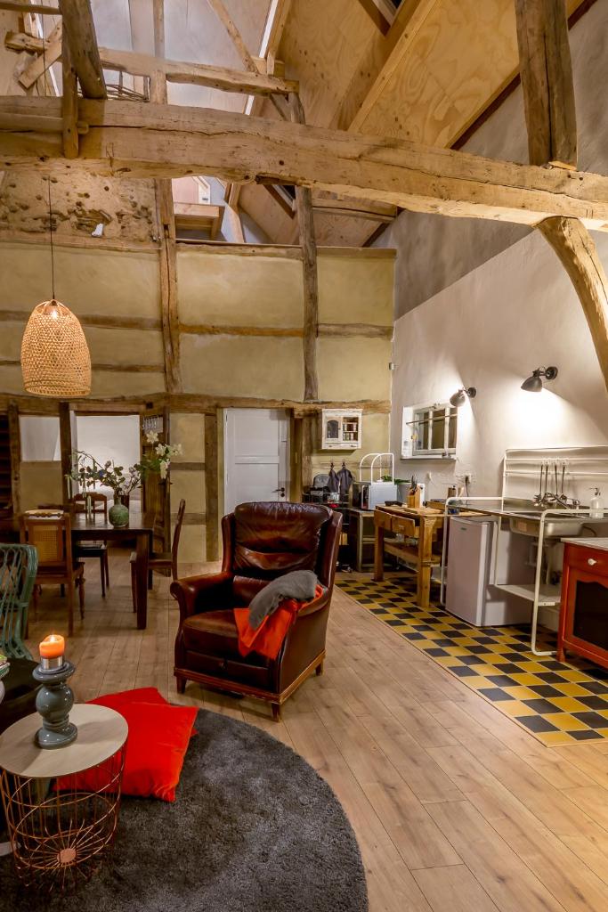 Aan de Holle Weg. Zeer landelijk gelegen verbouwde stal tot woning photo 3