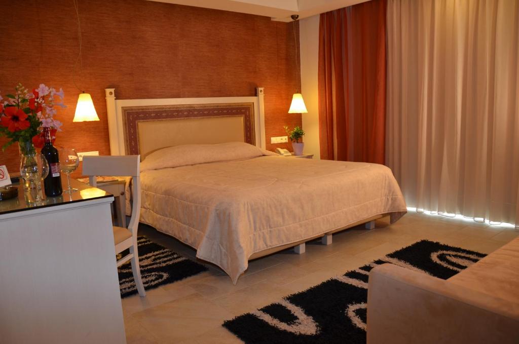 Odysseus Hotel photo 2