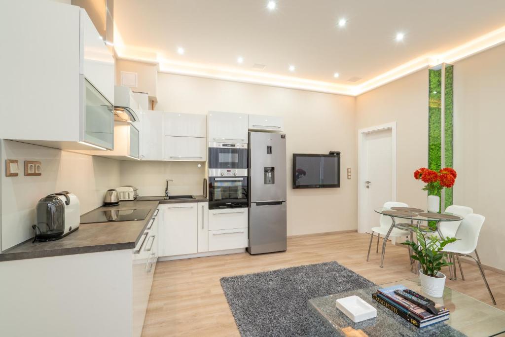Modern, Quiet & Cozy Apartment in the middle of Downtown near Danube at Fashion street photo 1
