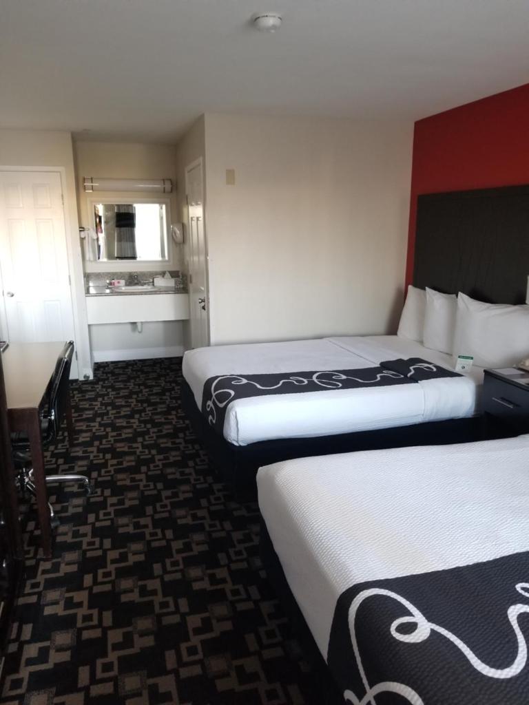 Ramada by Wyndham Oceanside - Tap to explore photos