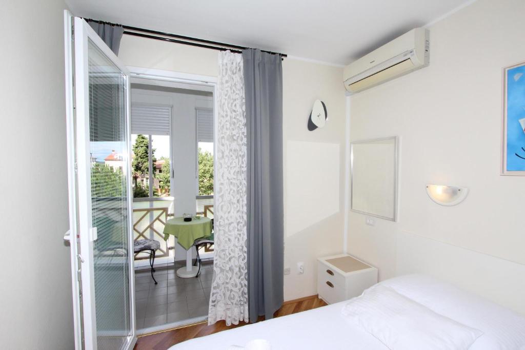 Room Roma photo 1