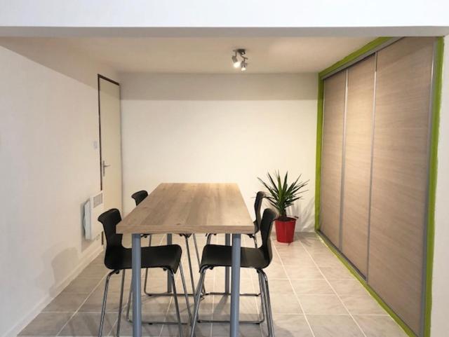 Appartement donnant sur jardin avec terrasse. photo 3