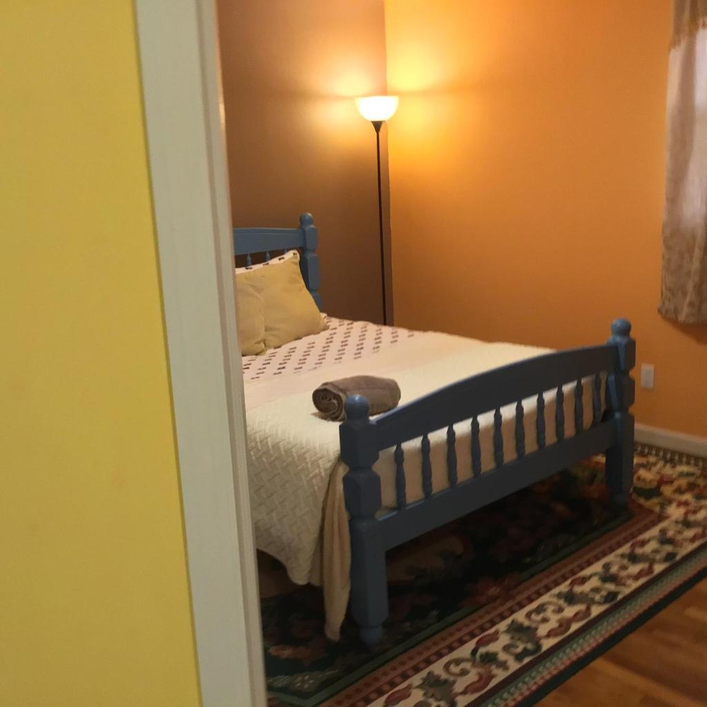 Beautiful Room near JFK and close to LaGuardia Airports image