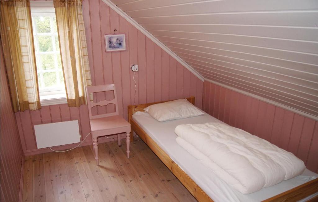 Nice Home In Farsund With 4 Bedrooms And Wifi photo 2