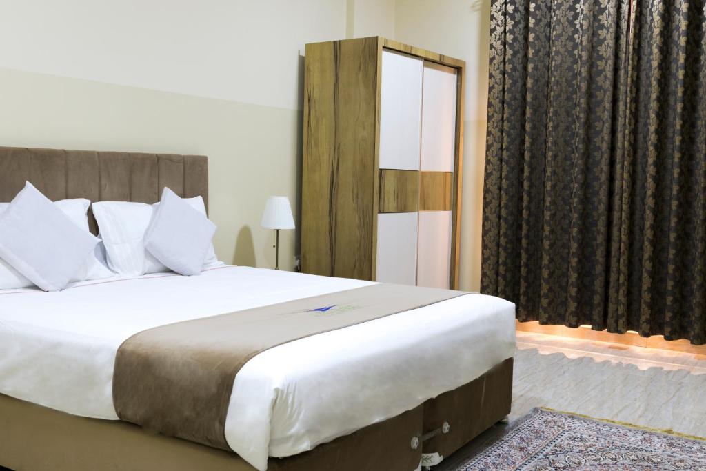Sama Sohar Hotel Apartment - Tap to explore photos