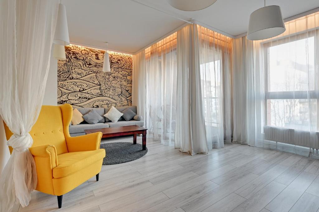 Апартаменты (Апартаменты с 1 спальней и балконом (парковка) - 152), Apartamenty Apartinfo Aura