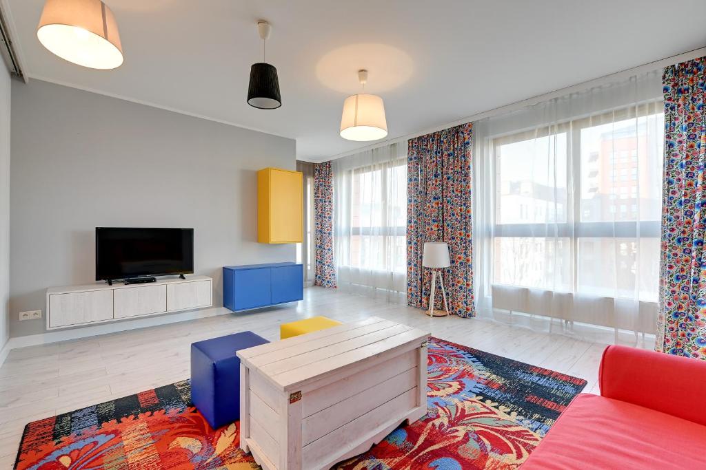 Апартаменты (Апартаменты с 1 спальней и балконом (парковка) - 155), Apartamenty Apartinfo Aura