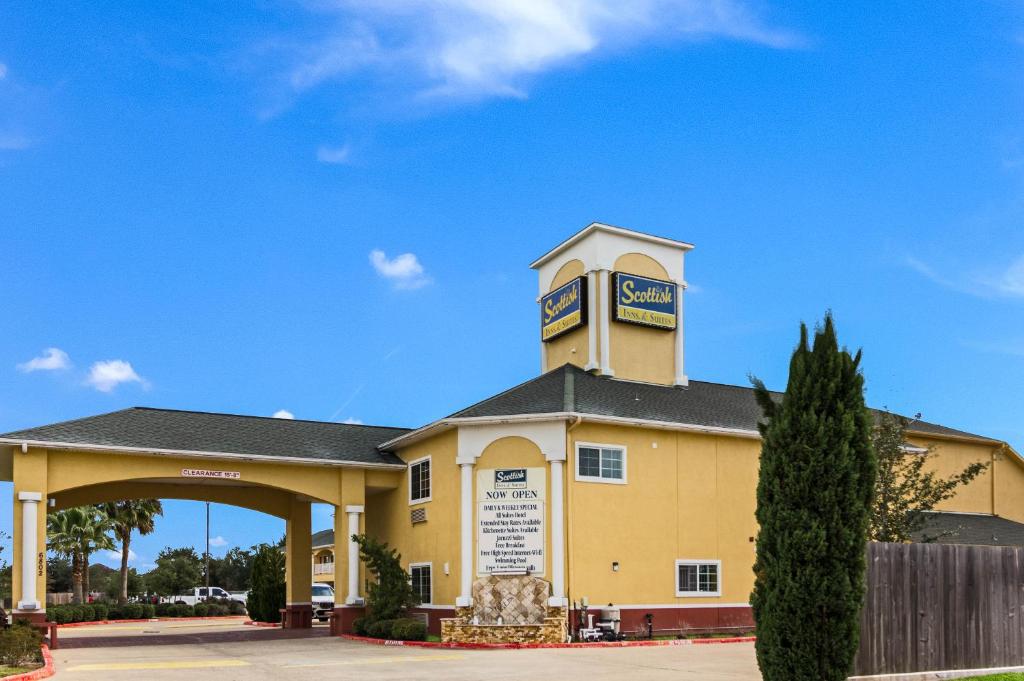 Scottish Inn & Suites Baytown image