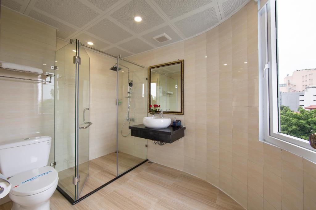 Сьюит (Premium Suite Large Balcony City View), Hanoi Royal Palace Hotel 2
