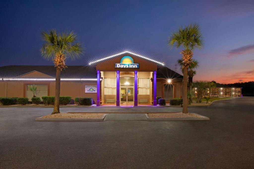 Days Inn by Wyndham Hardeeville/ I-95 State Line photo 2