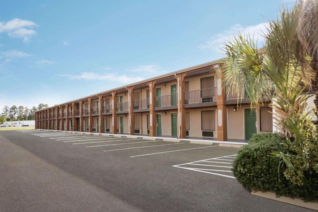 Days Inn by Wyndham Hardeeville/ I-95 State Line photo 3