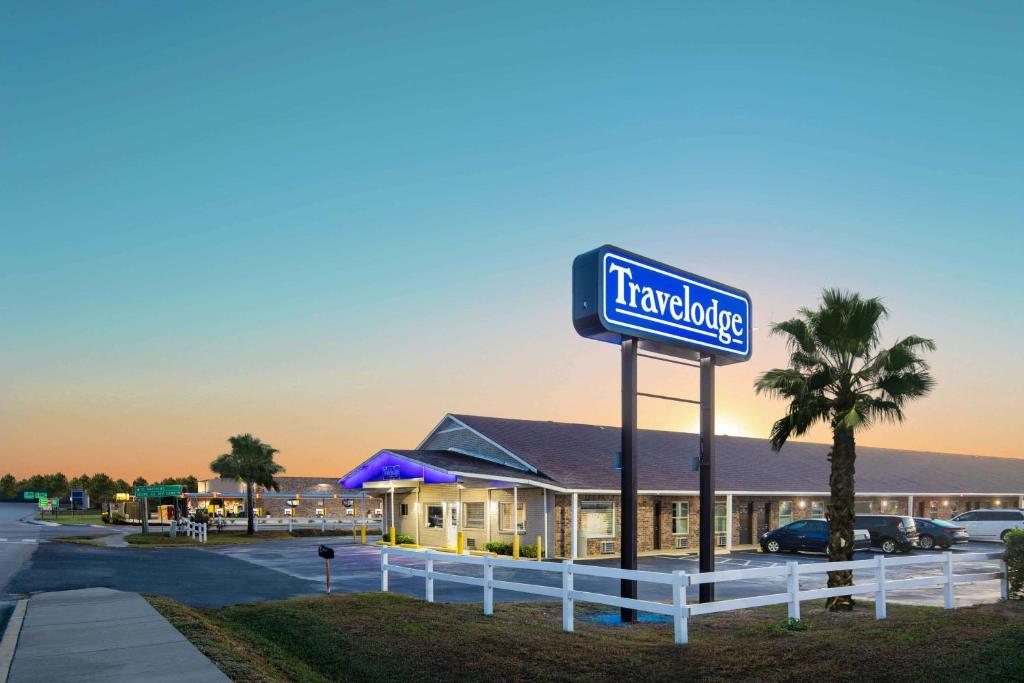 Travelodge by Wyndham Orangeburg photo 2