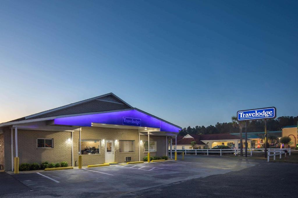 Travelodge by Wyndham Orangeburg photo 1