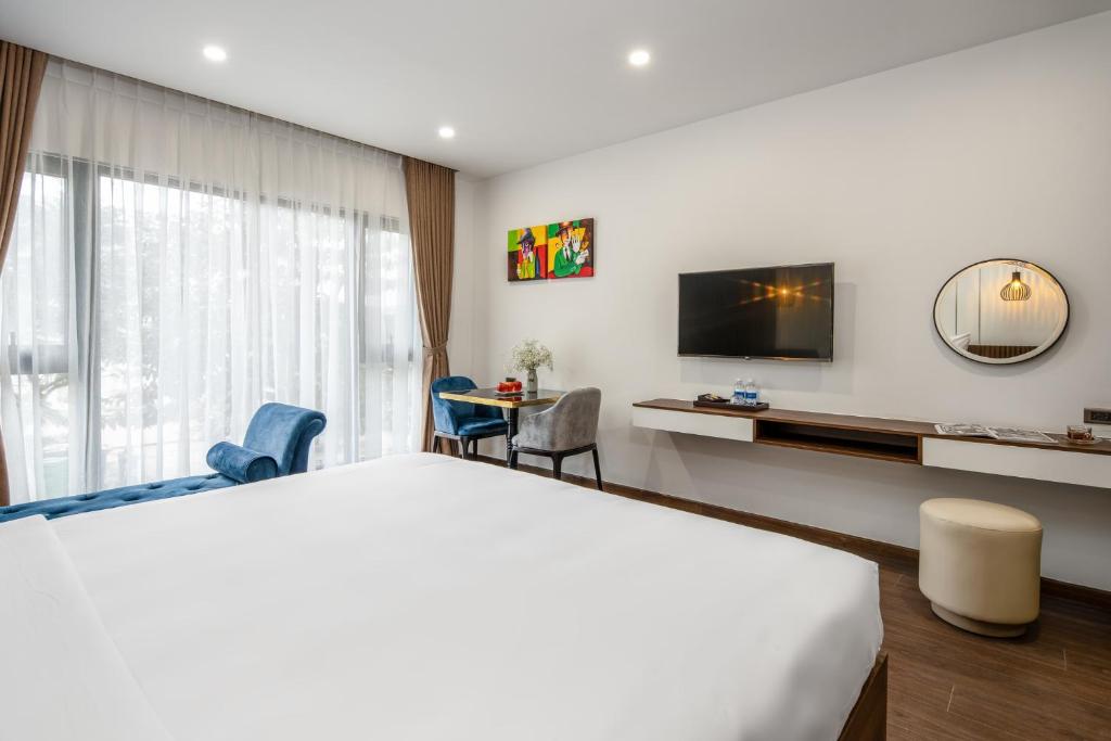 Студио (Deluxe Double Studio with City View), Sharon Hotel and Apartment