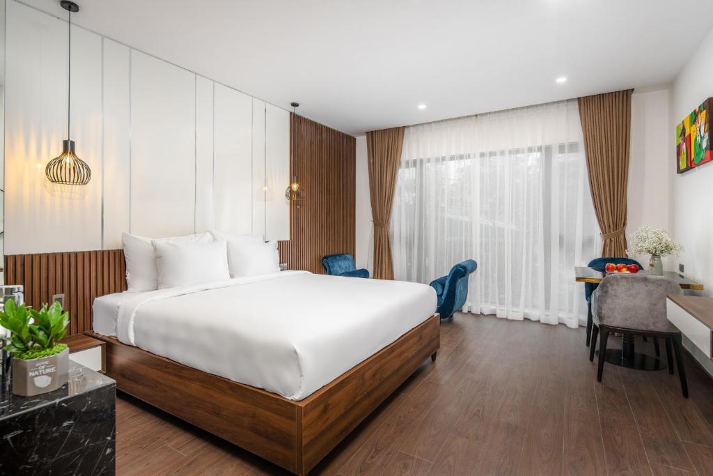 Студио (Deluxe Double Studio with City View), Sharon Hotel and Apartment