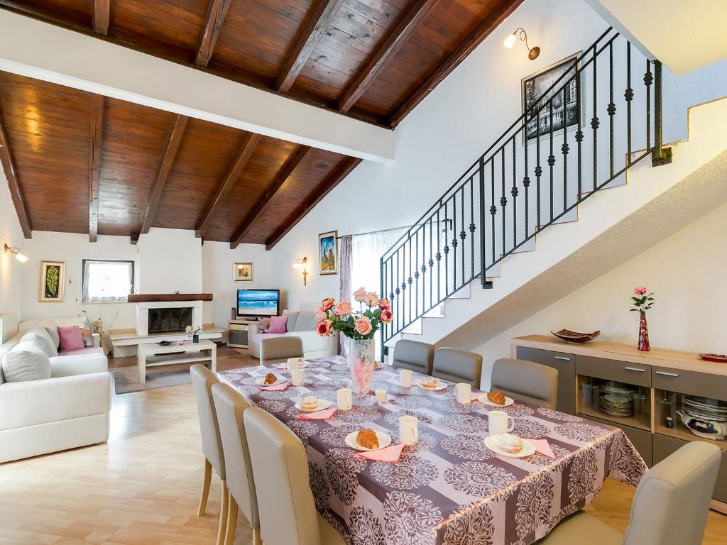 Villa Marty with Private Pool and Jacuzzi photo 2