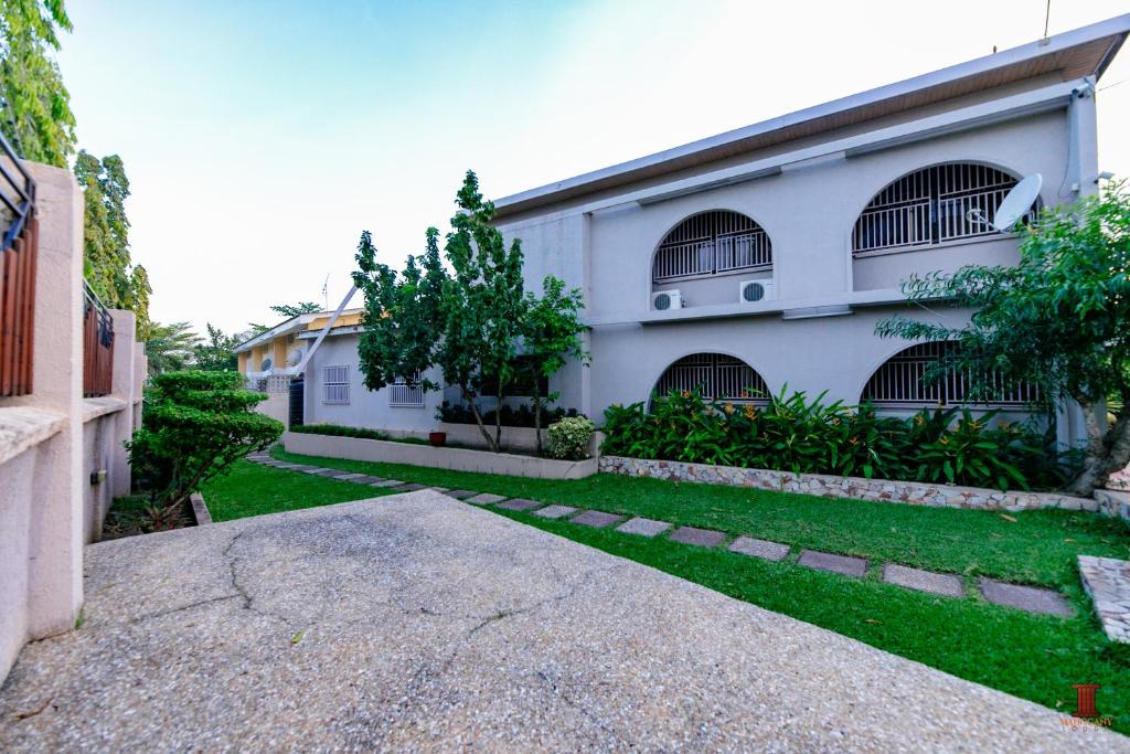 Mahogany Lodge, Cantonments photo 2