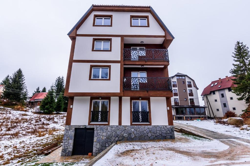 Apartmani “LAZAR” i “LENA” photo 1