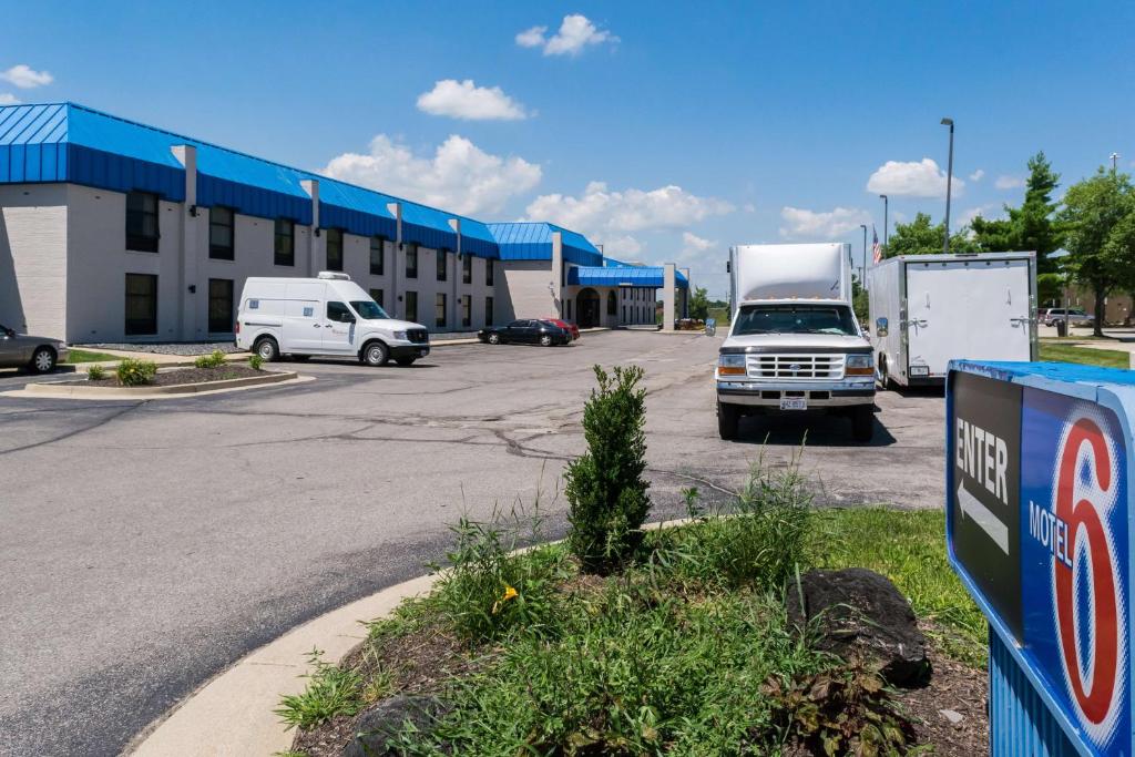 Motel 6-Richmond, IN photo 1
